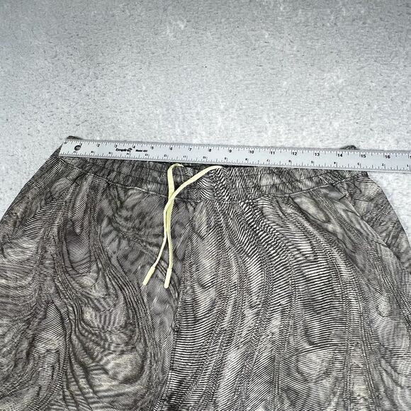 Lululemon Pace Breaker Shorts Mens Size Large Yellow Inseam 7 in No Liner - Picture 6 of 11